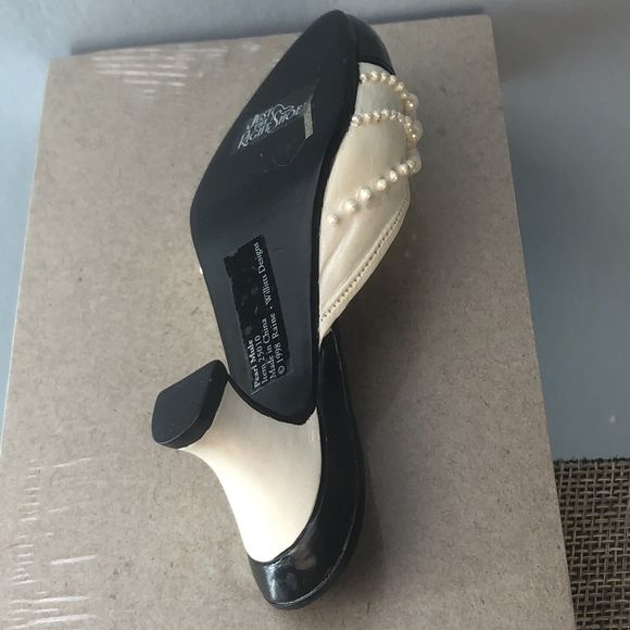 Raine - Just the Right Shoe “Pearl Mule” - Picture 5 of 9